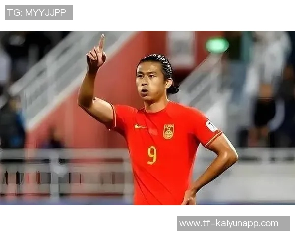 张玉宁与对方球员上半场激烈冲突各自领到黄牌引发热议